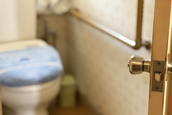 寒いトイレのイメージ
