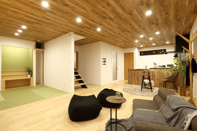 和室とリビングが一体化した空間
